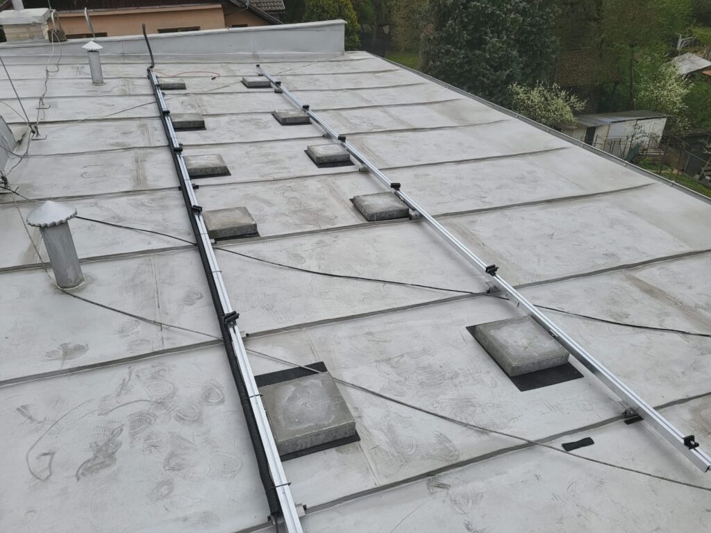 Montážna konštrukcia pripravená pre fotovoltické panely